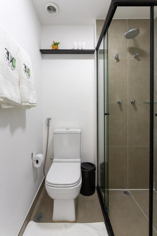 Studio 2113 moderno com maleiro-localizado na rua Oscar Freire1375