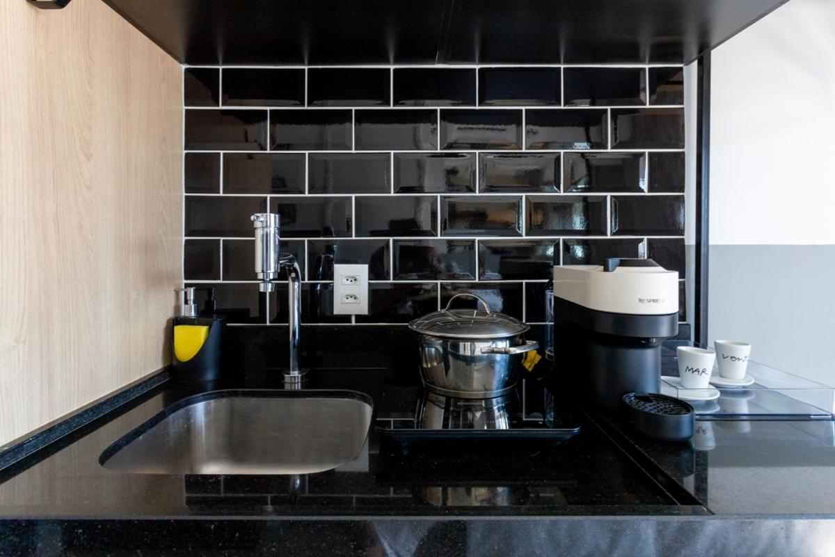 Studio 2113 moderno com maleiro-localizado na rua Oscar Freire1375