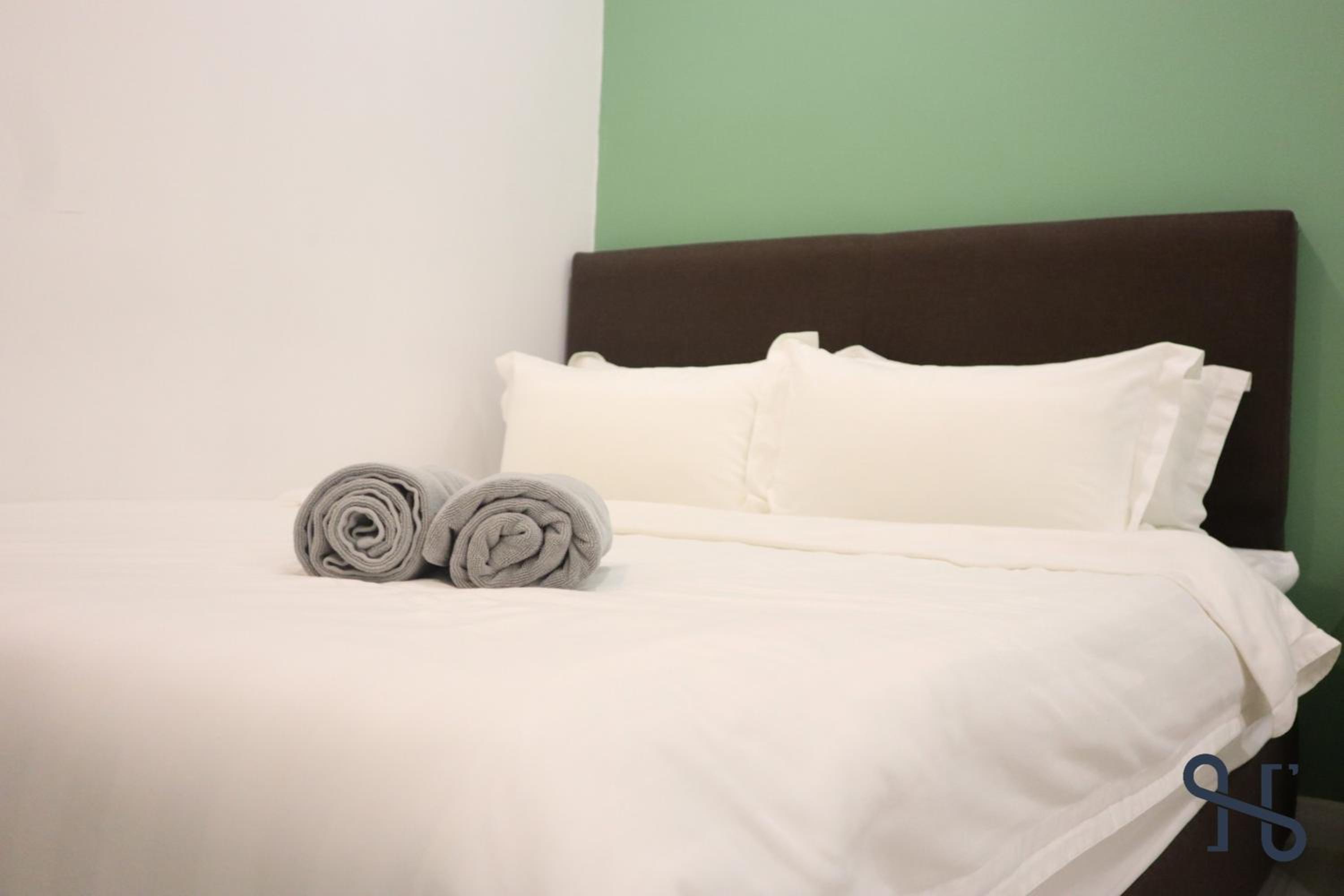 Homesuite' Home at Sutera Avenue