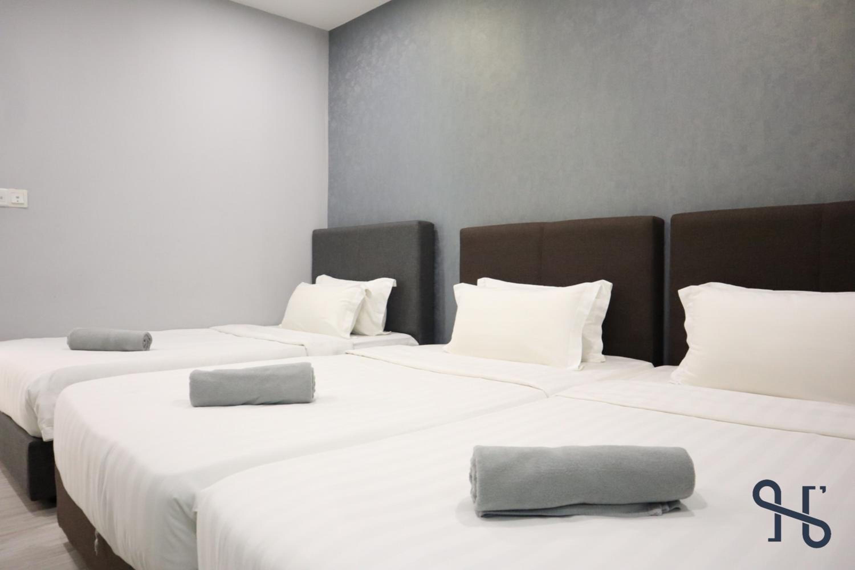 Homesuite' Home at Sutera Avenue