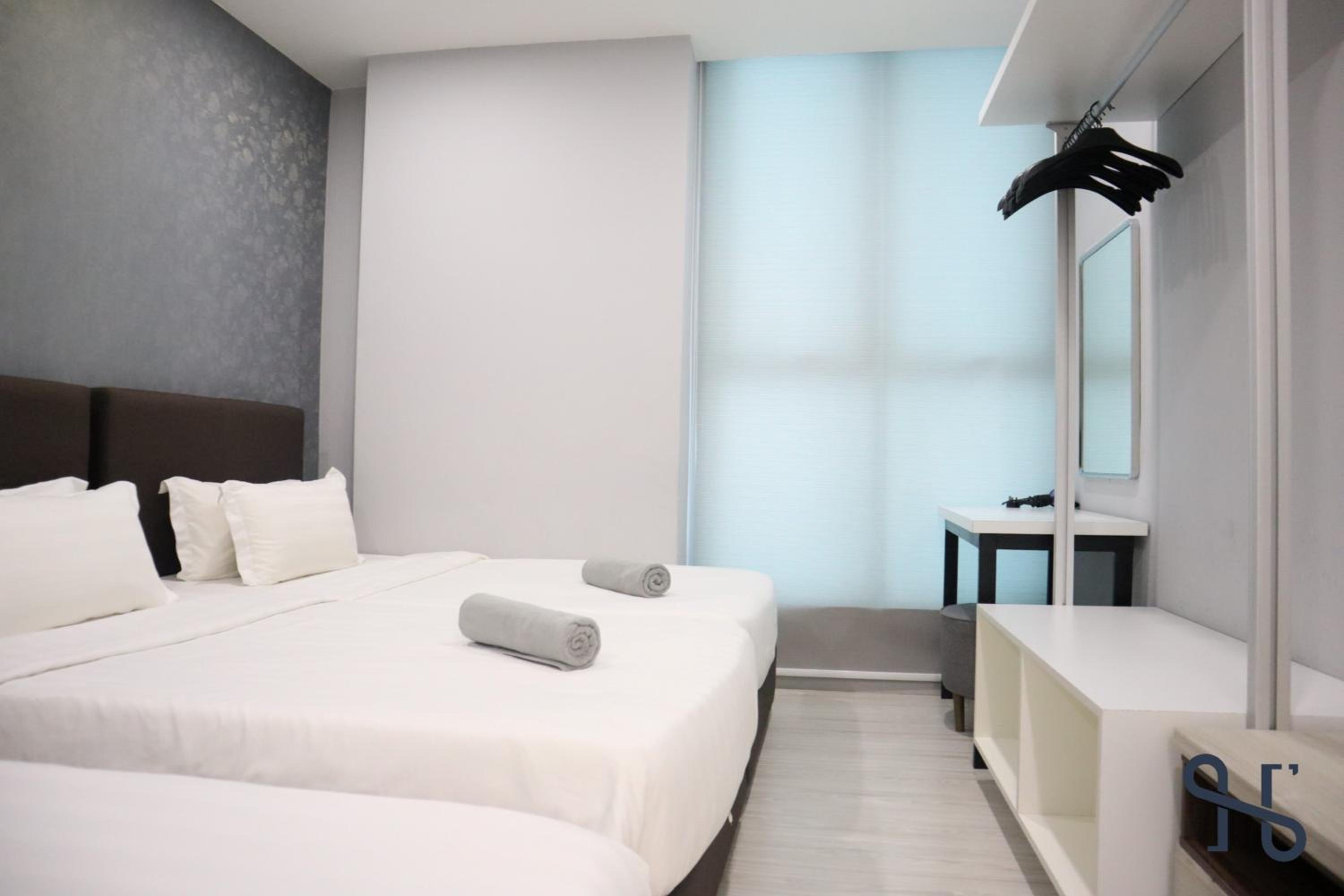 Homesuite' Home at Sutera Avenue