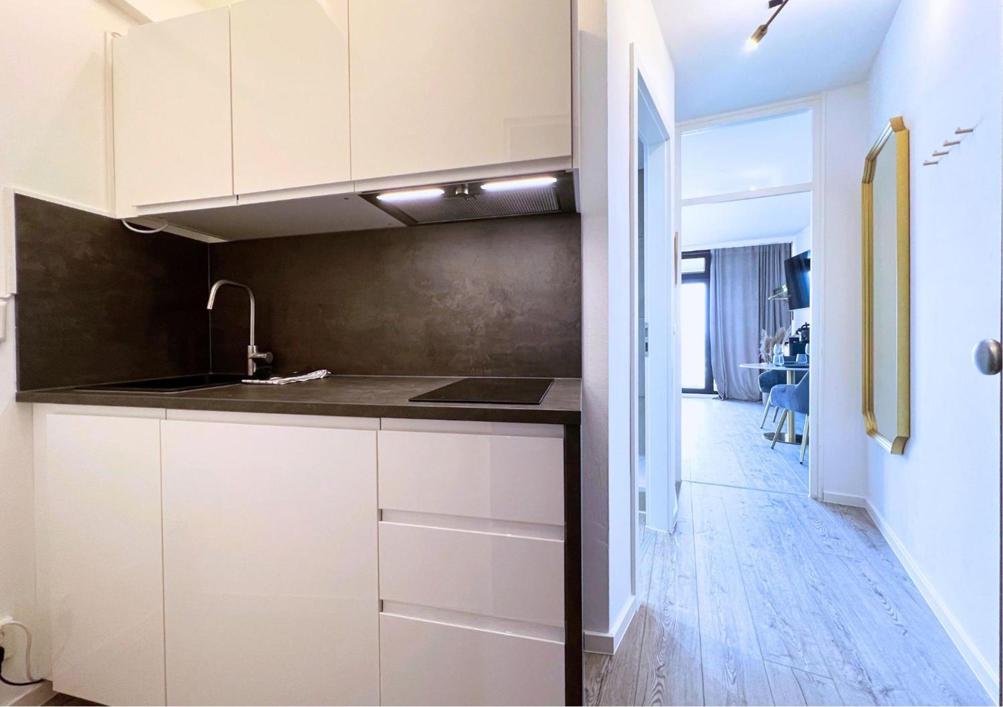 NEW I GREAT CITY VIEW I 32 FLOOR I BOXSPRINGBED and NETFLIX