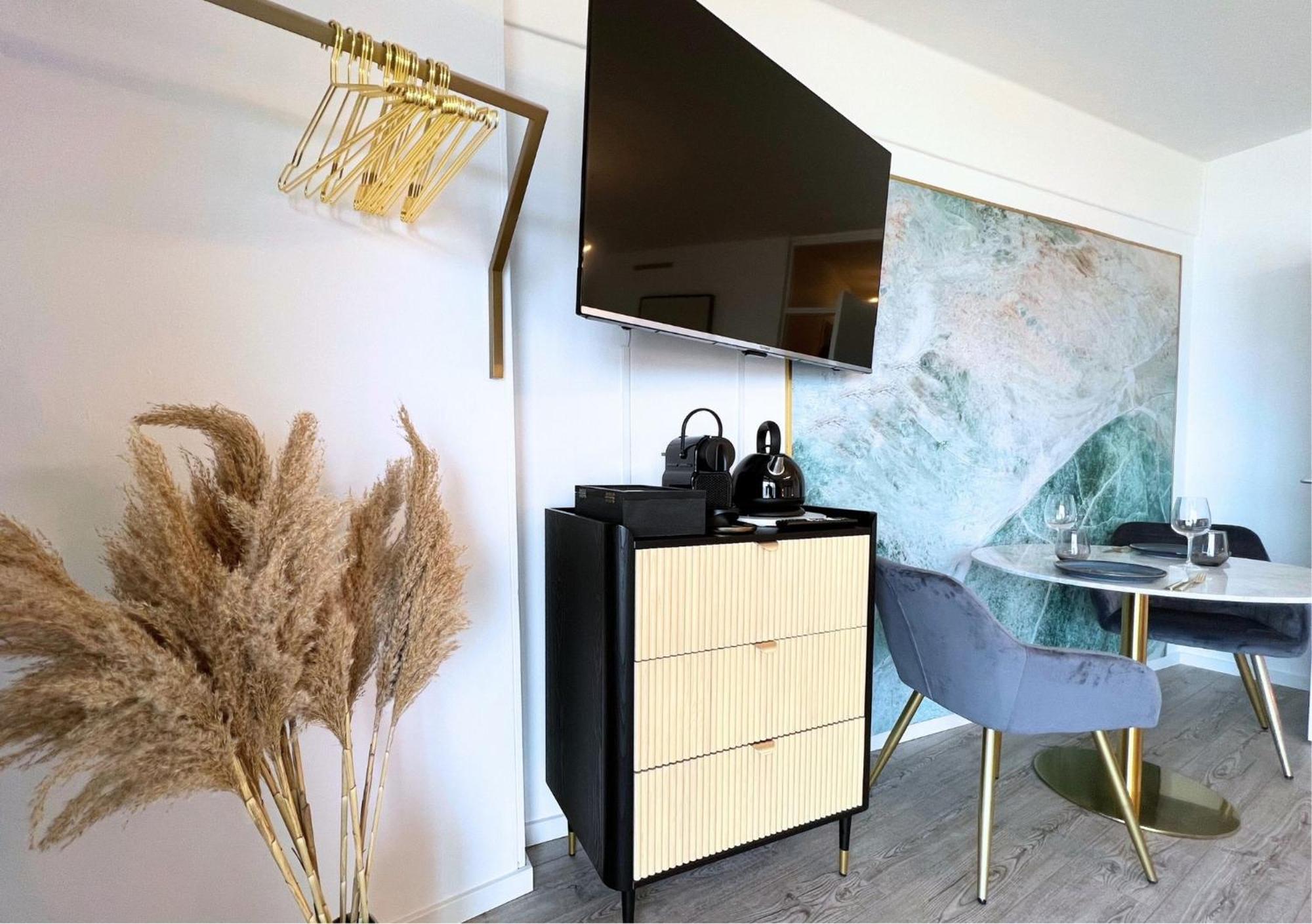 NEW I GREAT CITY VIEW I 32 FLOOR I BOXSPRINGBED and NETFLIX