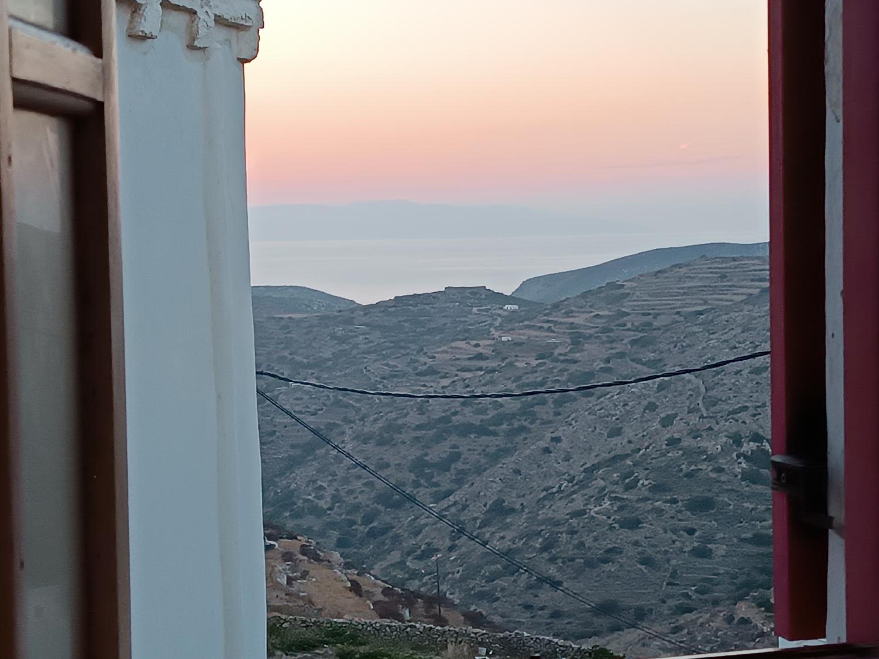 Perseids Traditional House photo 5