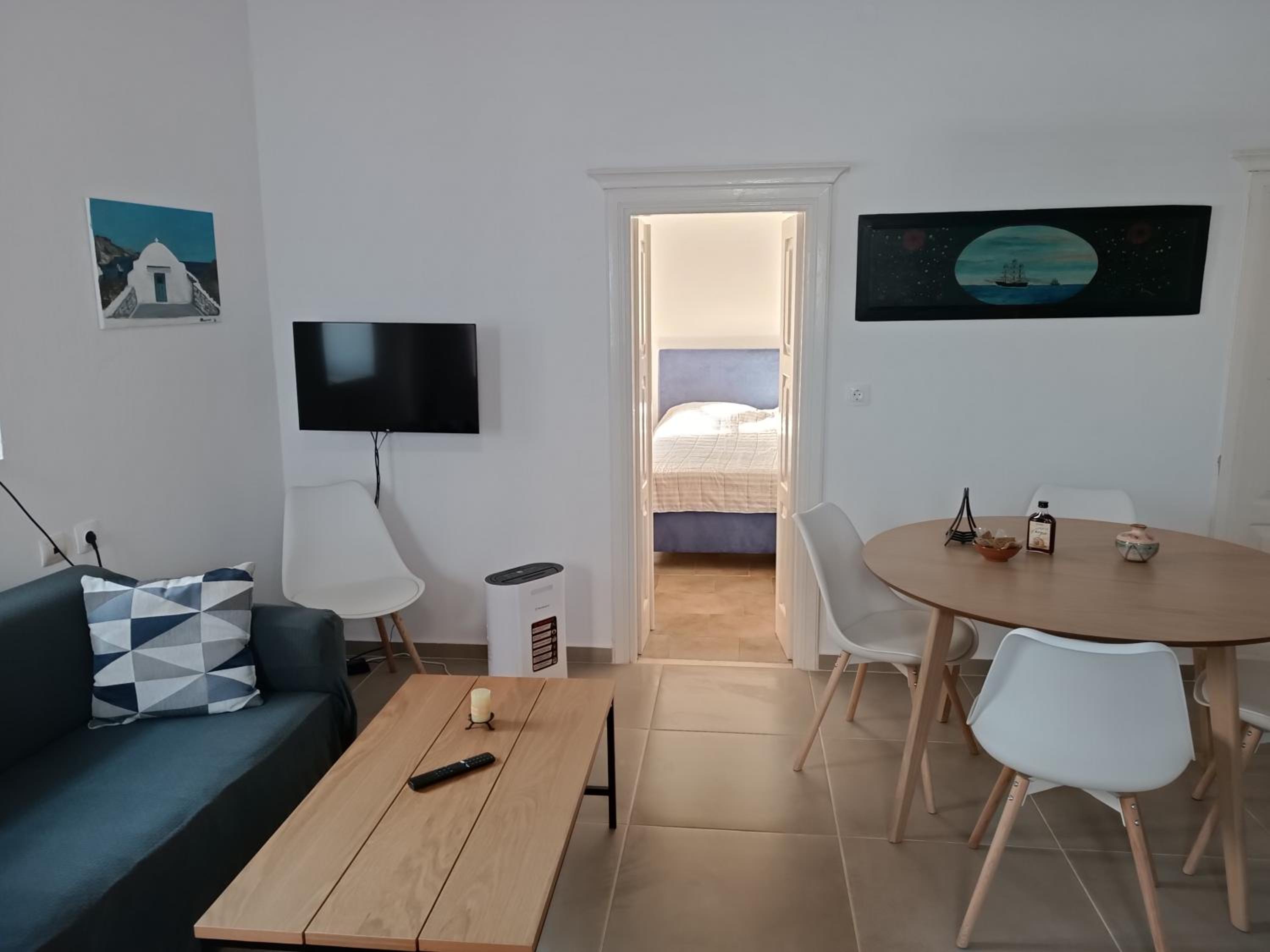 Perseids Traditional House photo 3