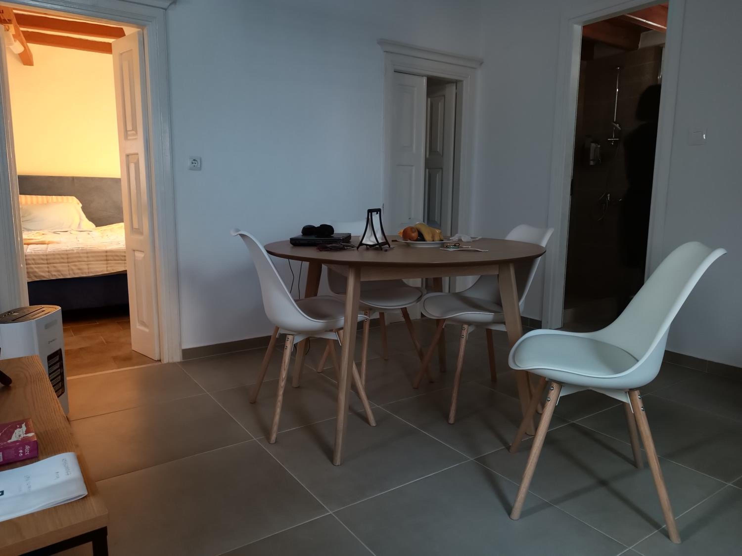 Perseids Traditional House photo 2