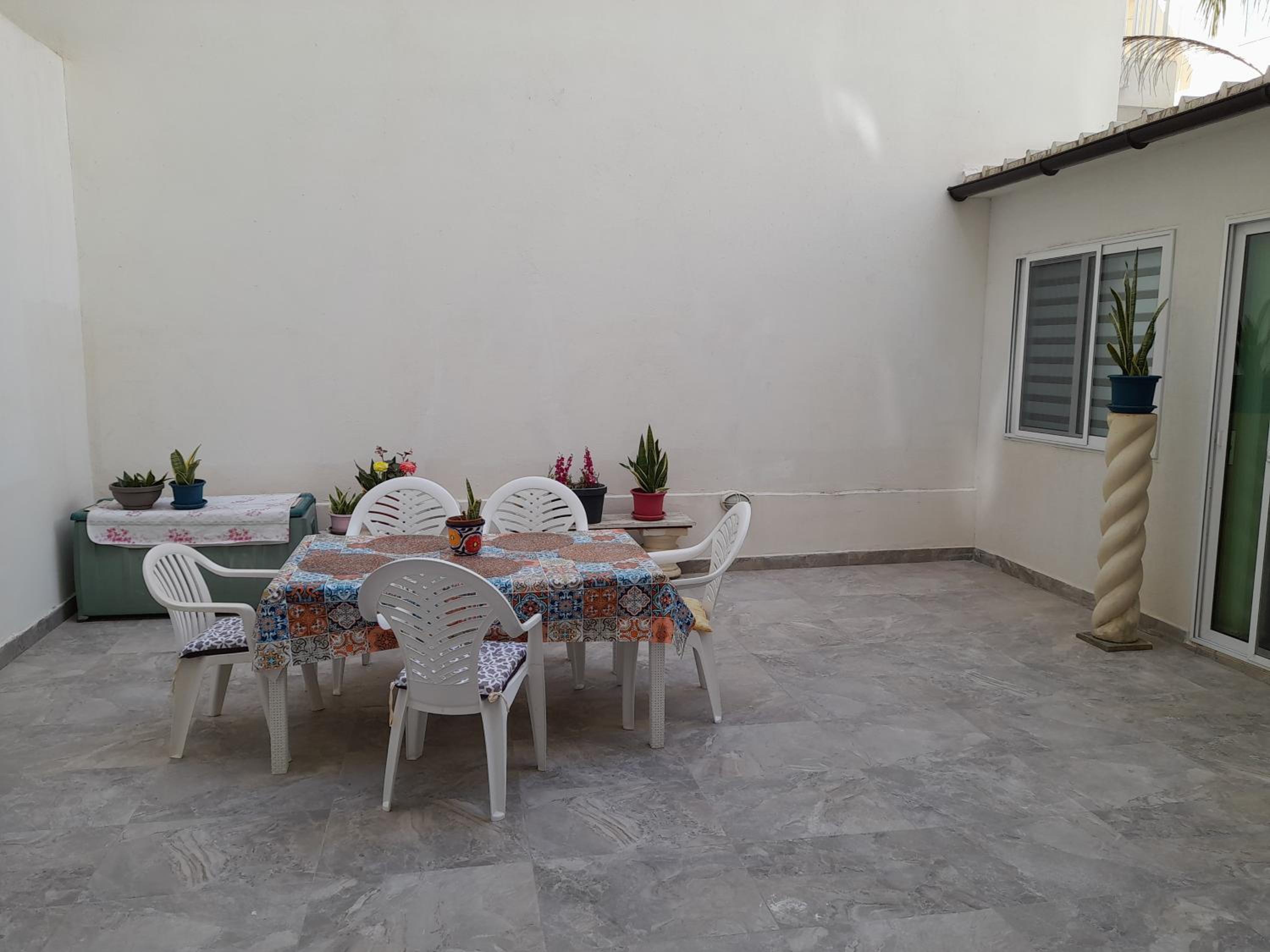 Large, Spacious 3 Bedroom Apt Near the Sea photo 3