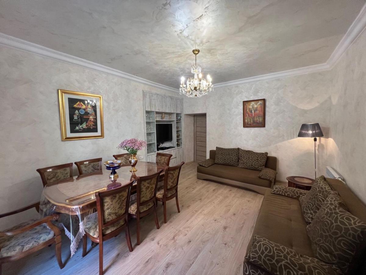 Hanrapetutyan Apartment