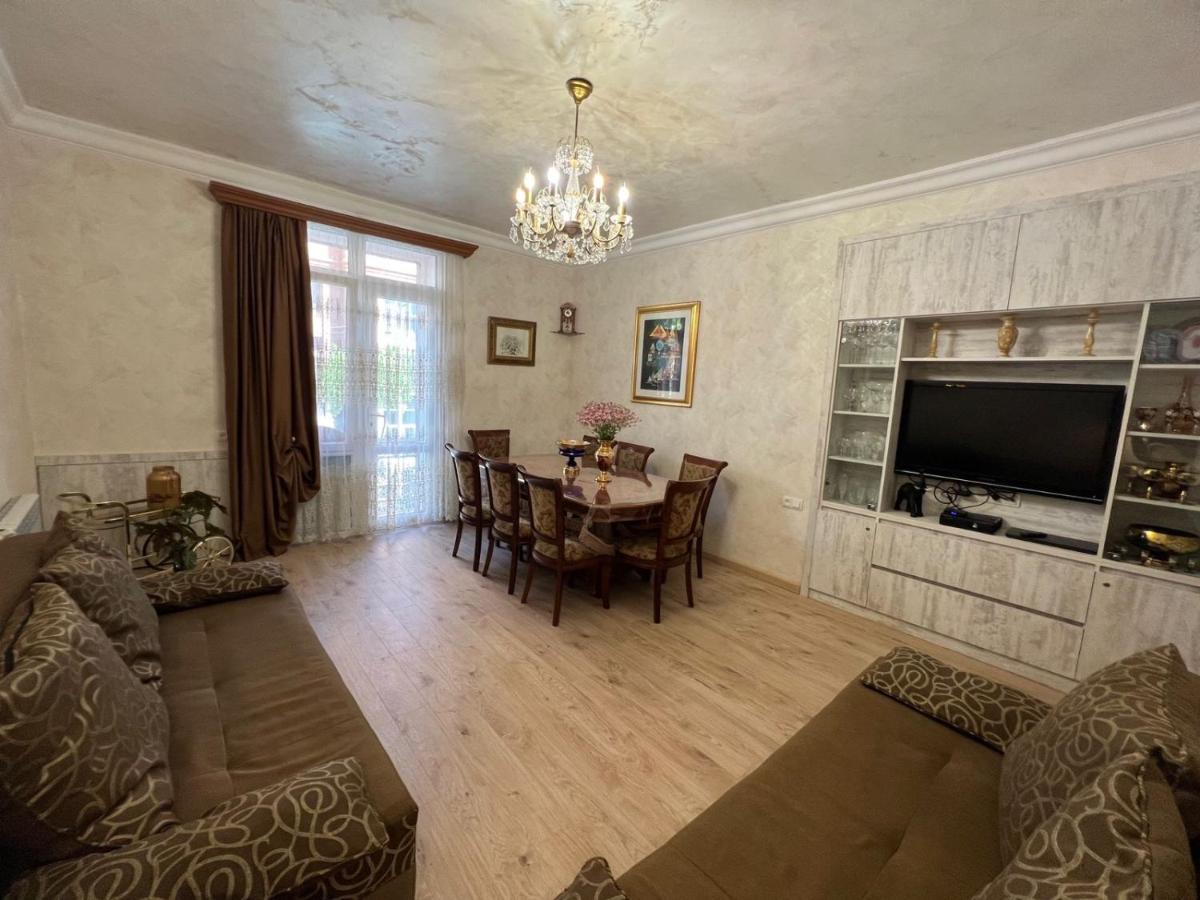 Hanrapetutyan Apartment