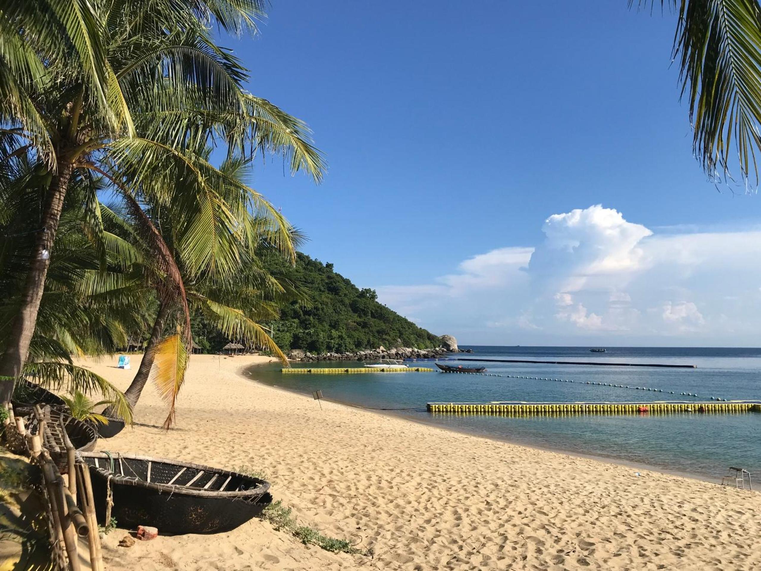 Monkeyland Cham island Homestay