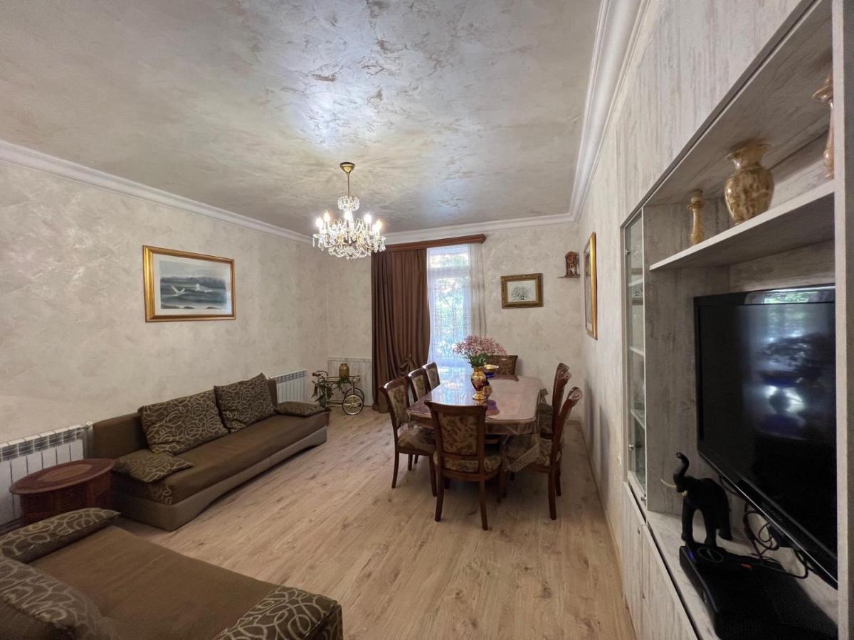 Hanrapetutyan Apartment
