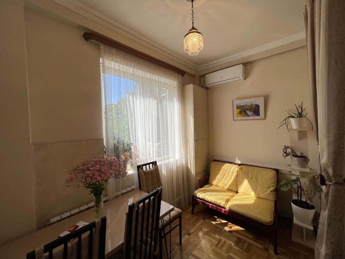 Hanrapetutyan Apartment