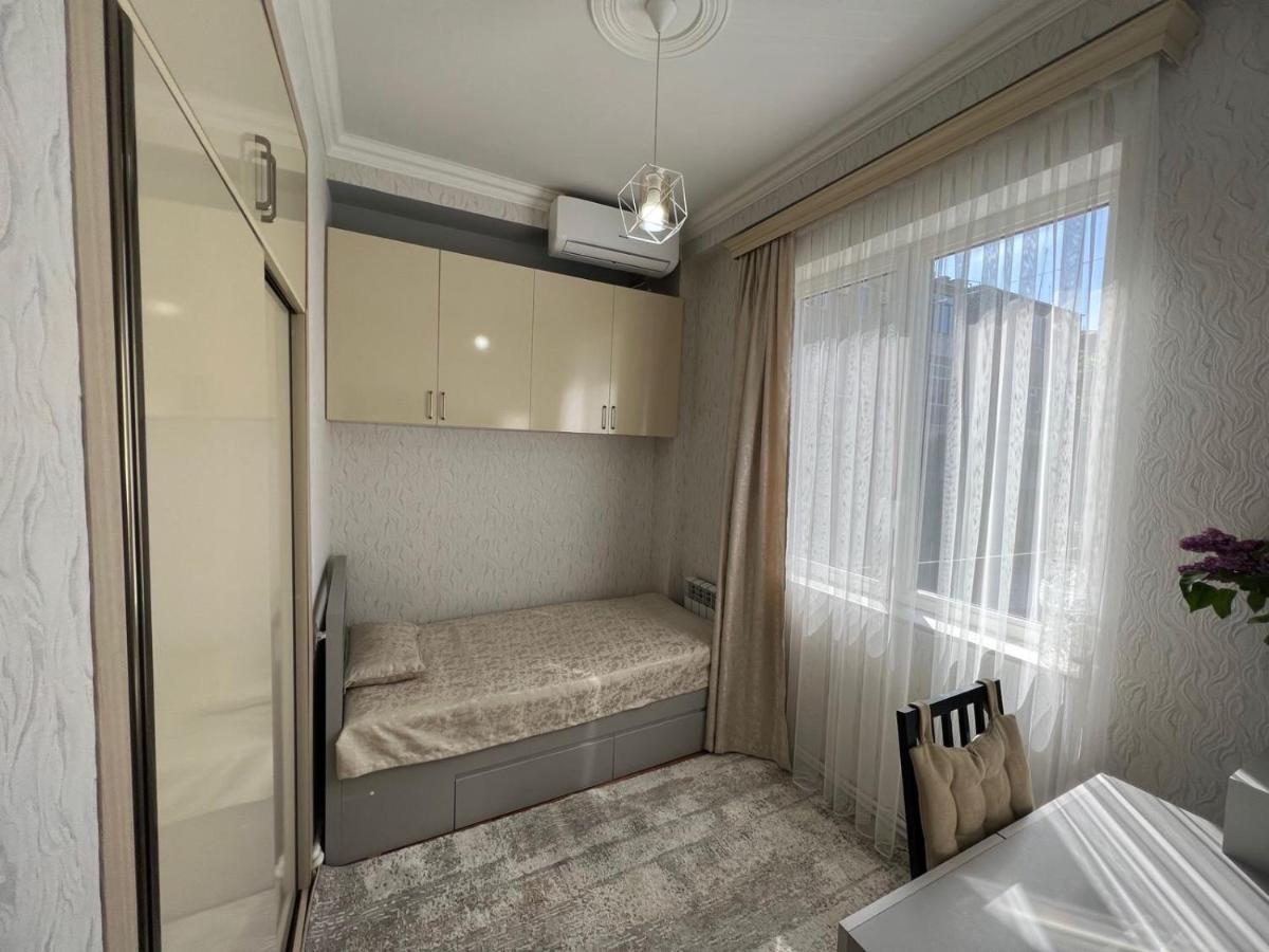 Hanrapetutyan Apartment