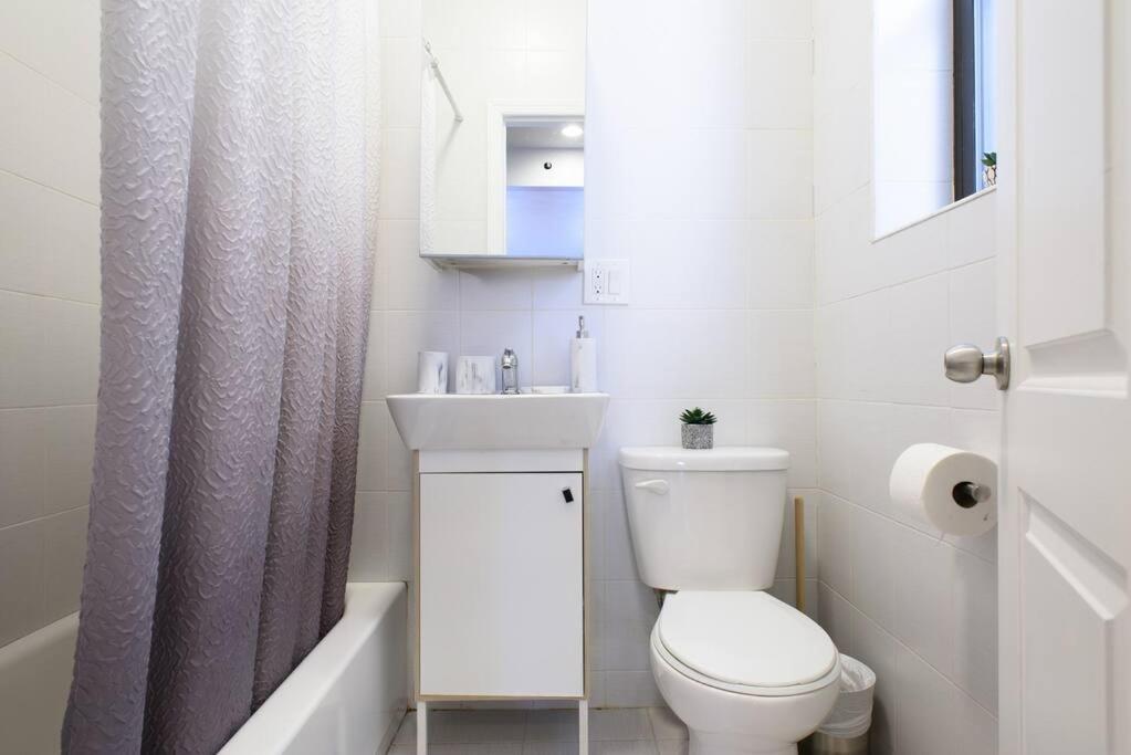 83-3W UES Central Park Newly Furnished XL Studio