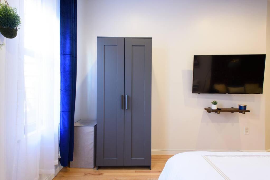 83-3W UES Central Park Newly Furnished XL Studio