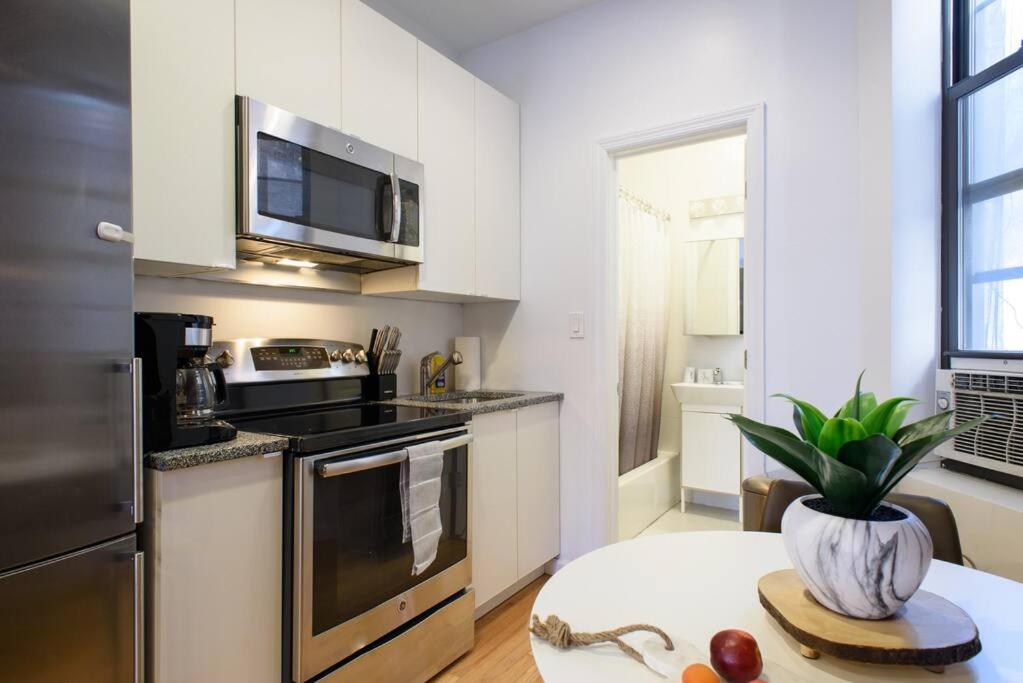 83-3W UES Central Park Newly Furnished XL Studio