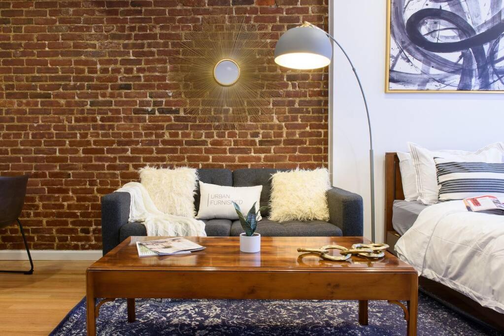 83-3W UES Central Park Newly Furnished XL Studio