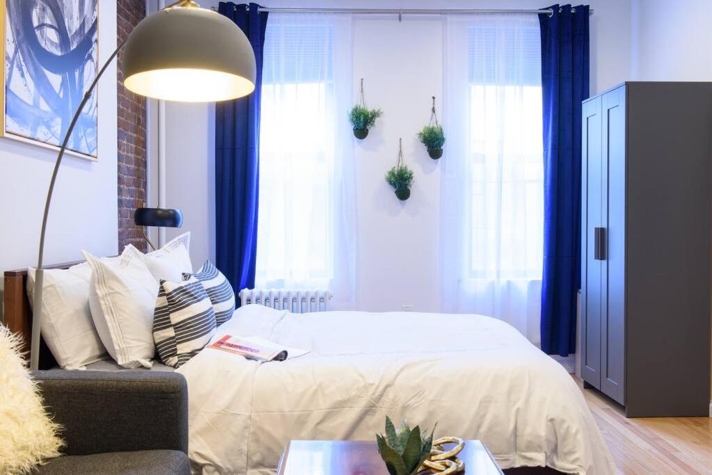 83-3W UES Central Park Newly Furnished XL Studio