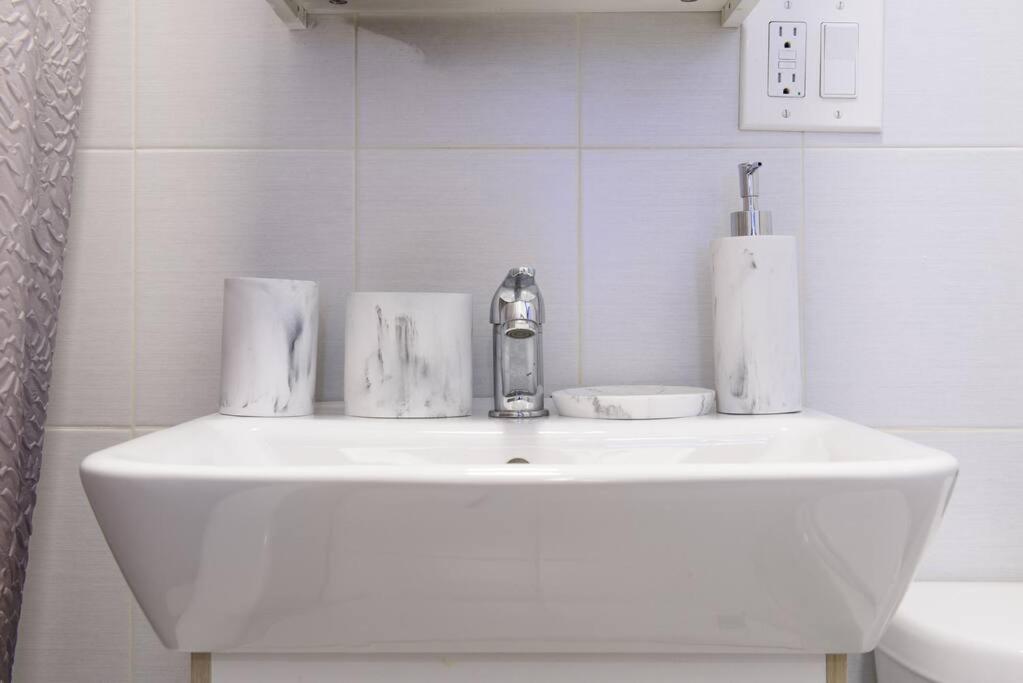 83-3W UES Central Park Newly Furnished XL Studio