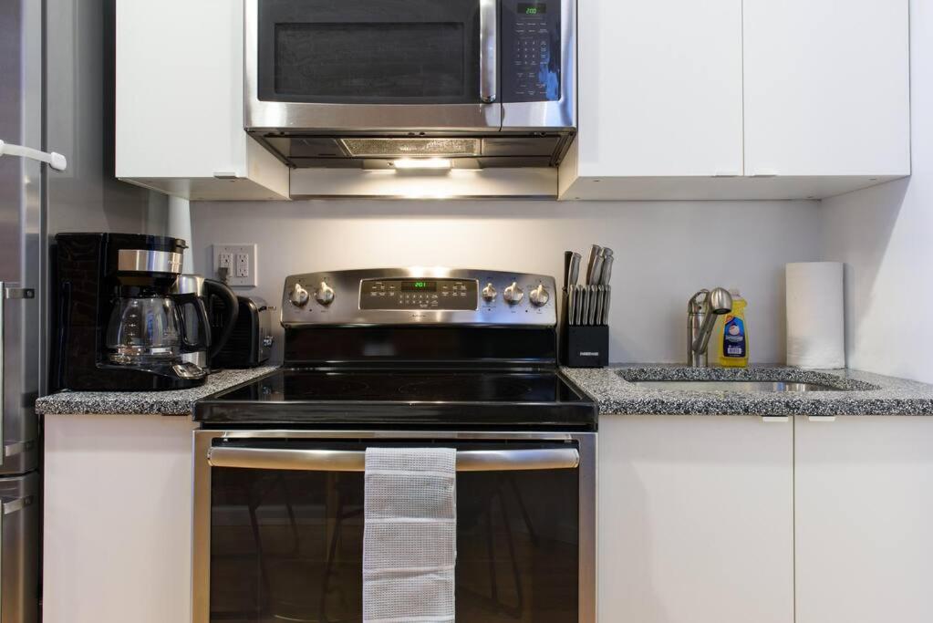 83-3W UES Central Park Newly Furnished XL Studio