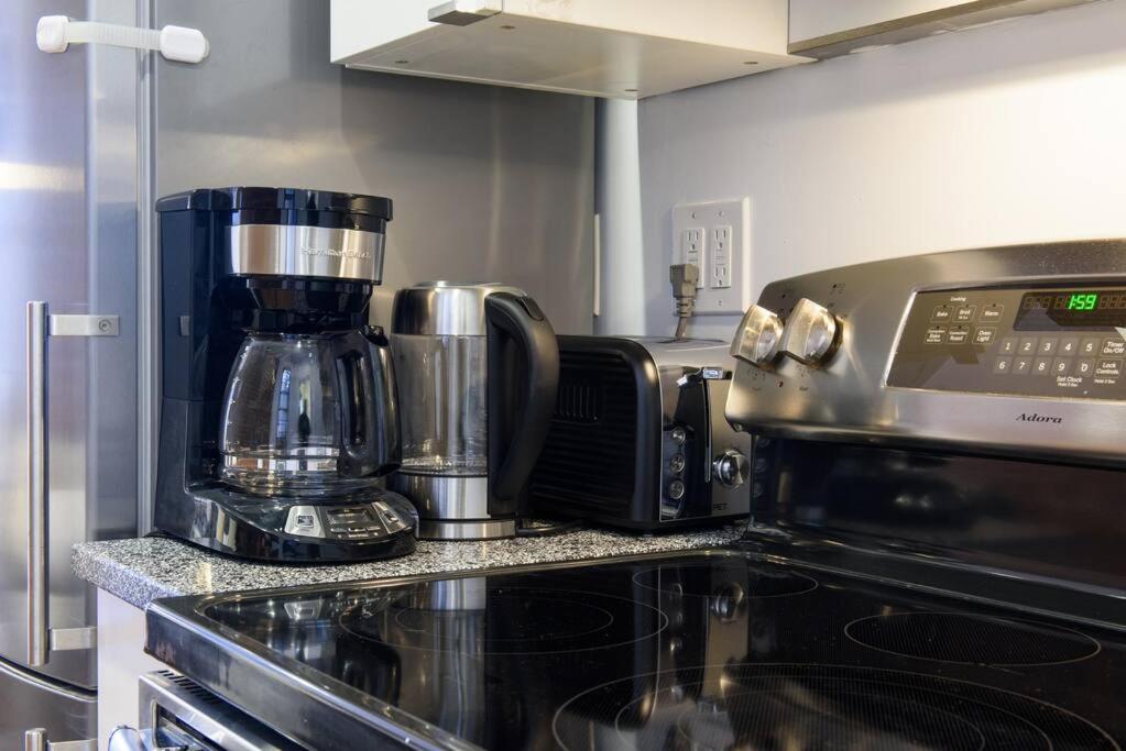 83-3W UES Central Park Newly Furnished XL Studio