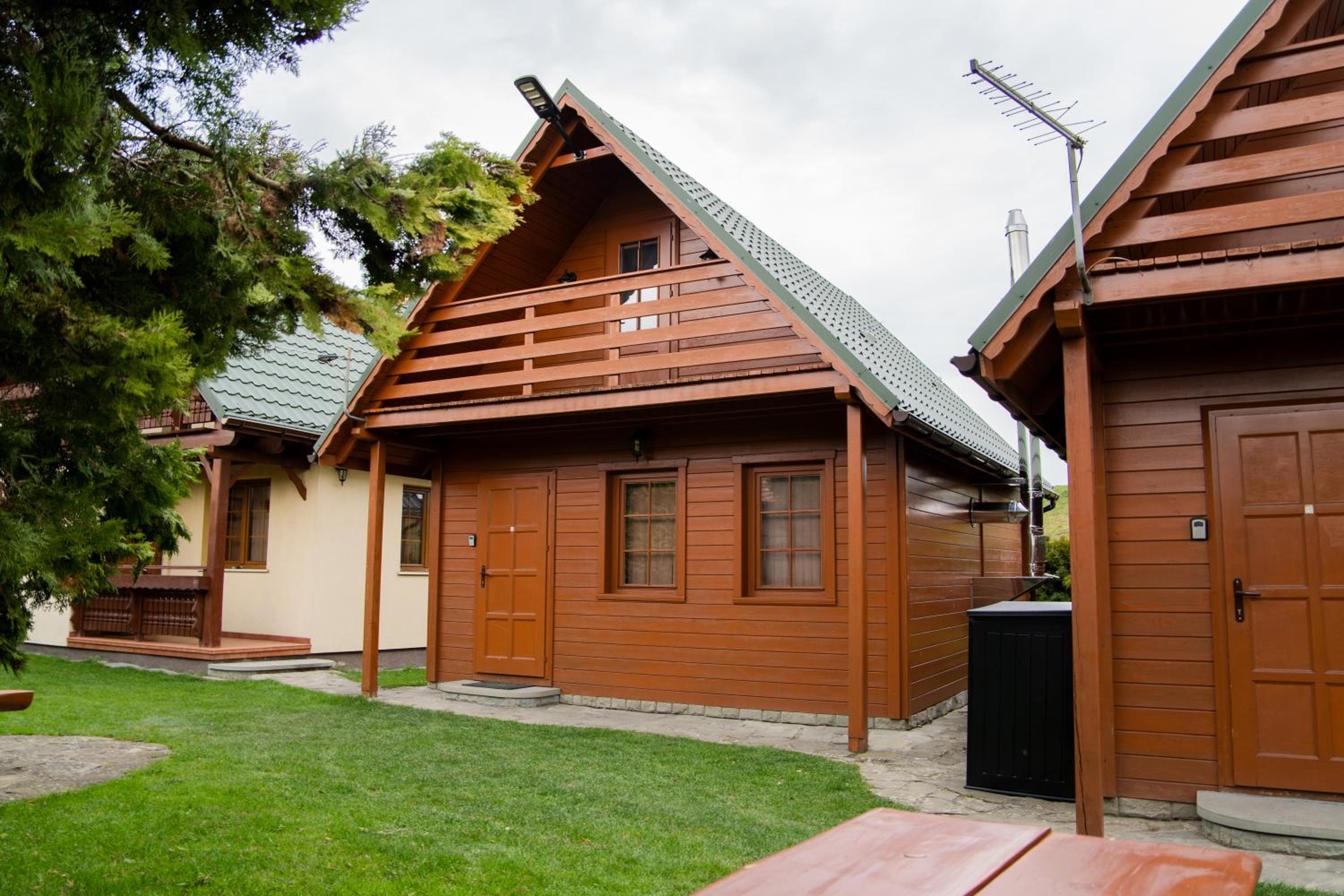 Domki nad jeziorem-Wodnik