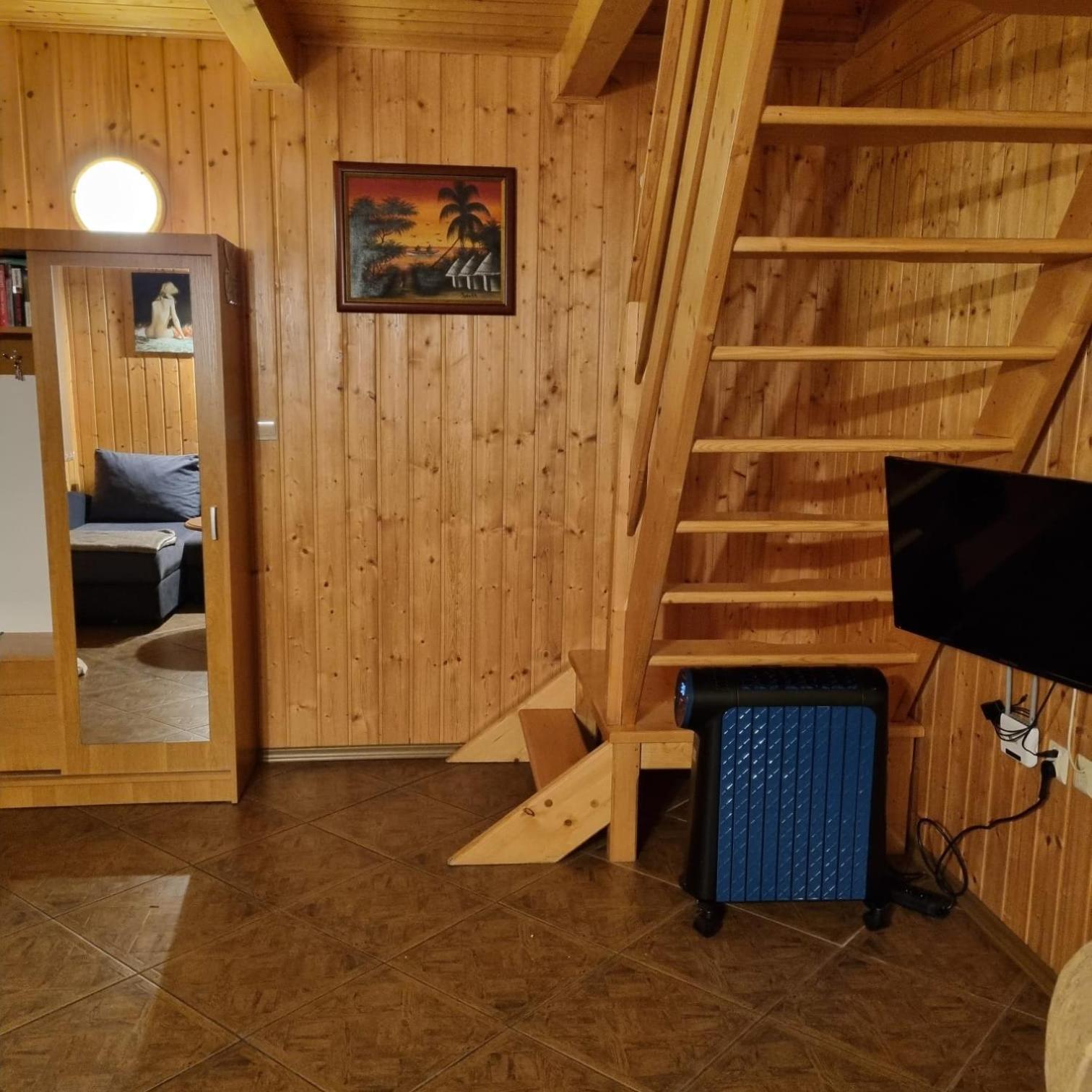 Domki nad jeziorem-Wodnik