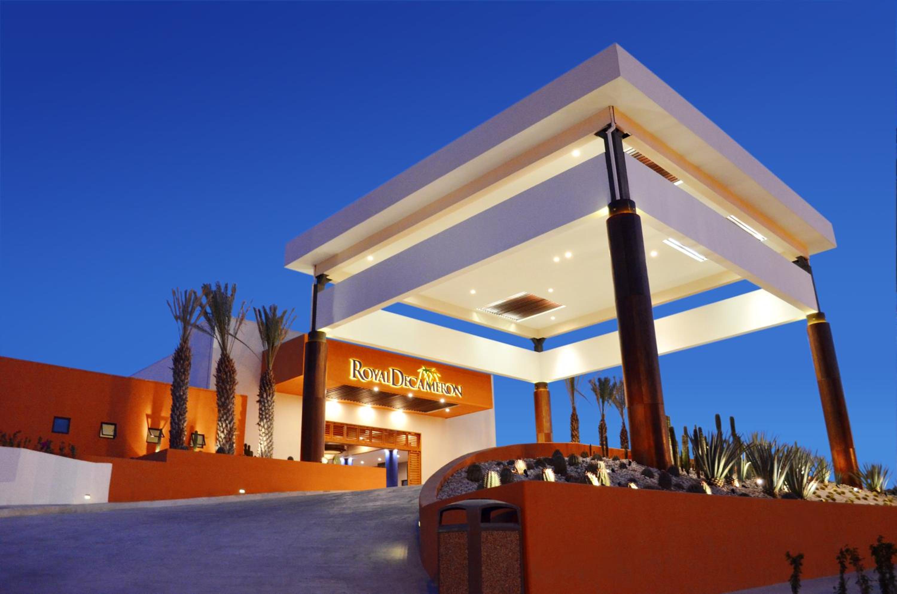 Hotel Grand Decameron Los Cabos, A Trademark All-Inclusive Resort - Image 1