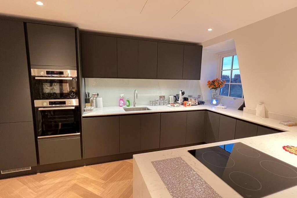 Panoramic Perfection Marble Arch 2BR Penthouse 74