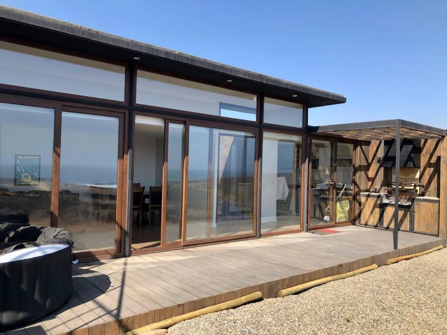 Moderna Casa con vista al mar