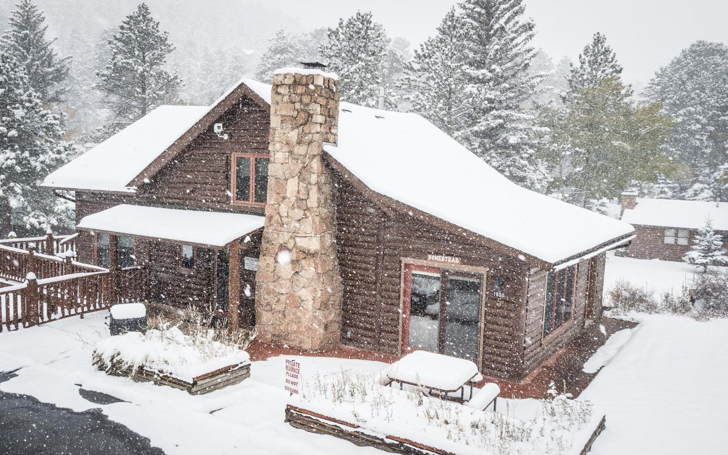 Castle Mountain Lodge