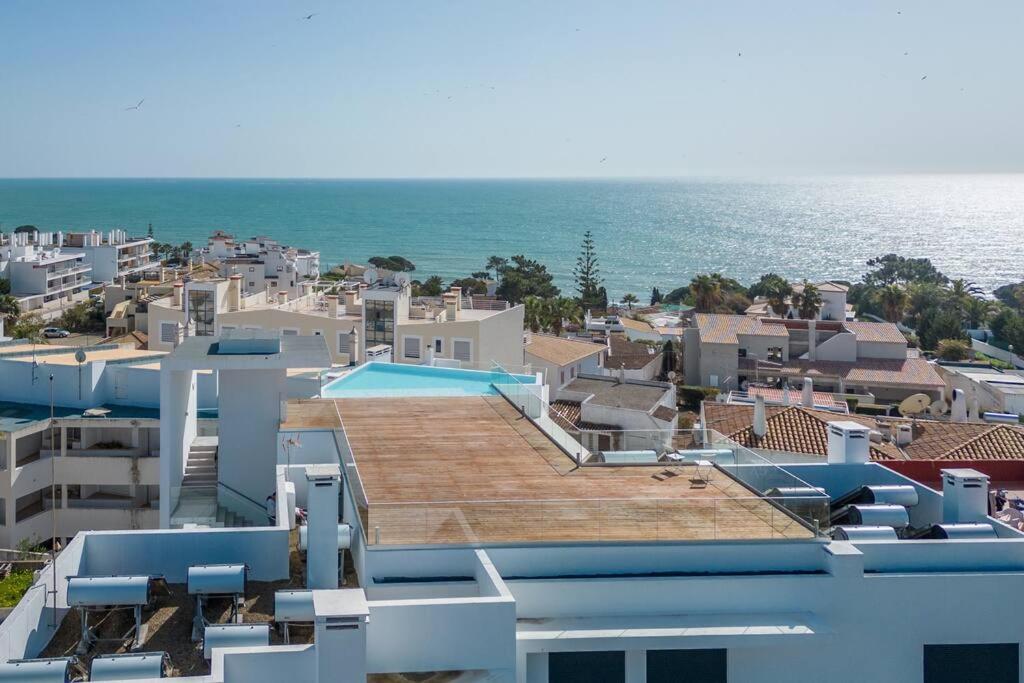Modern 2BR Rooftop Pool 2 Min Walk to beach view 5