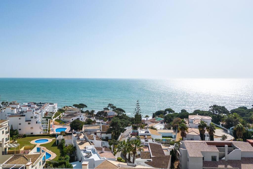 Modern 2BR Rooftop Pool 2 Min Walk to beach view 4