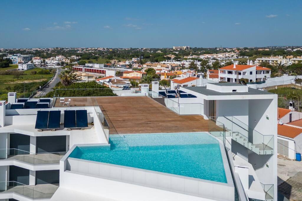 Modern 2BR Rooftop Pool 2 Min Walk to beach view 2