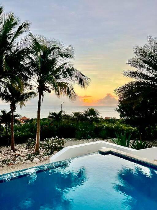 VillaDelSol-Ocean Front Resort-Pool-up to 8 Guests-Walk to the Beach