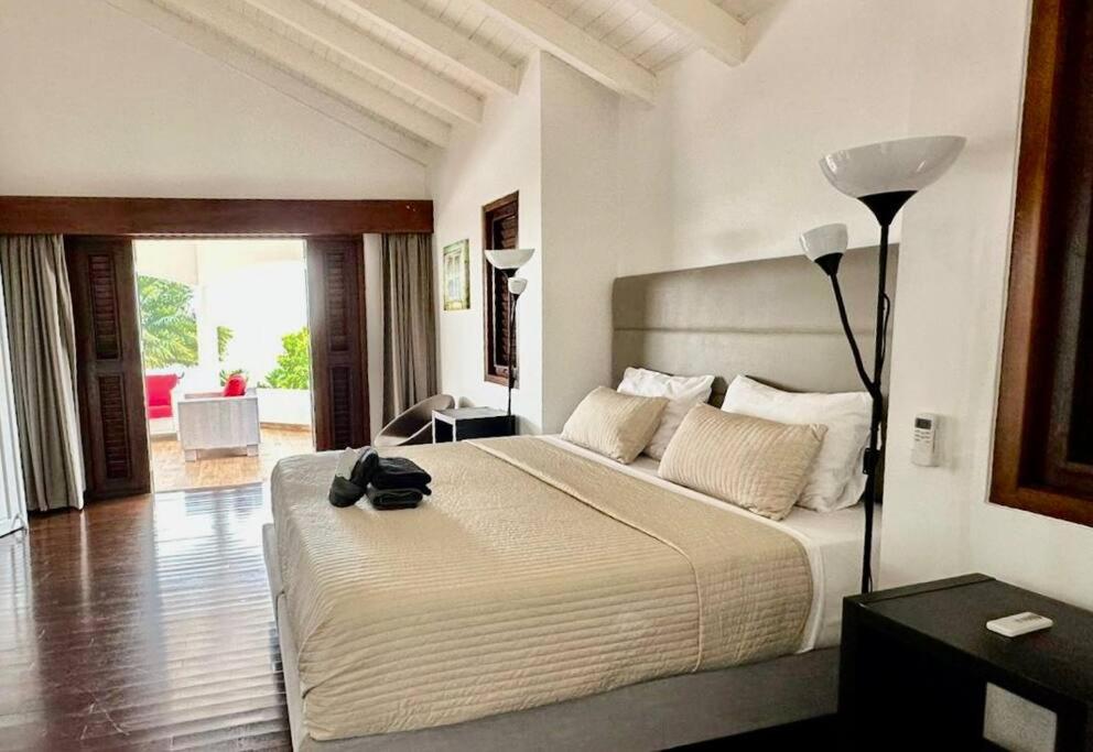 VillaDelSol-Ocean Front Resort-Pool-up to 8 Guests-Walk to the Beach