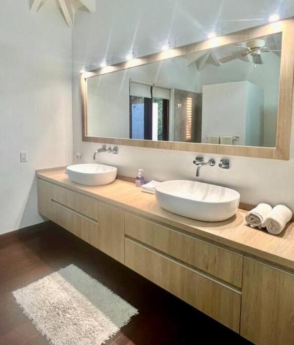 VillaDelSol-Ocean Front Resort-Pool-up to 8 Guests-Walk to the Beach