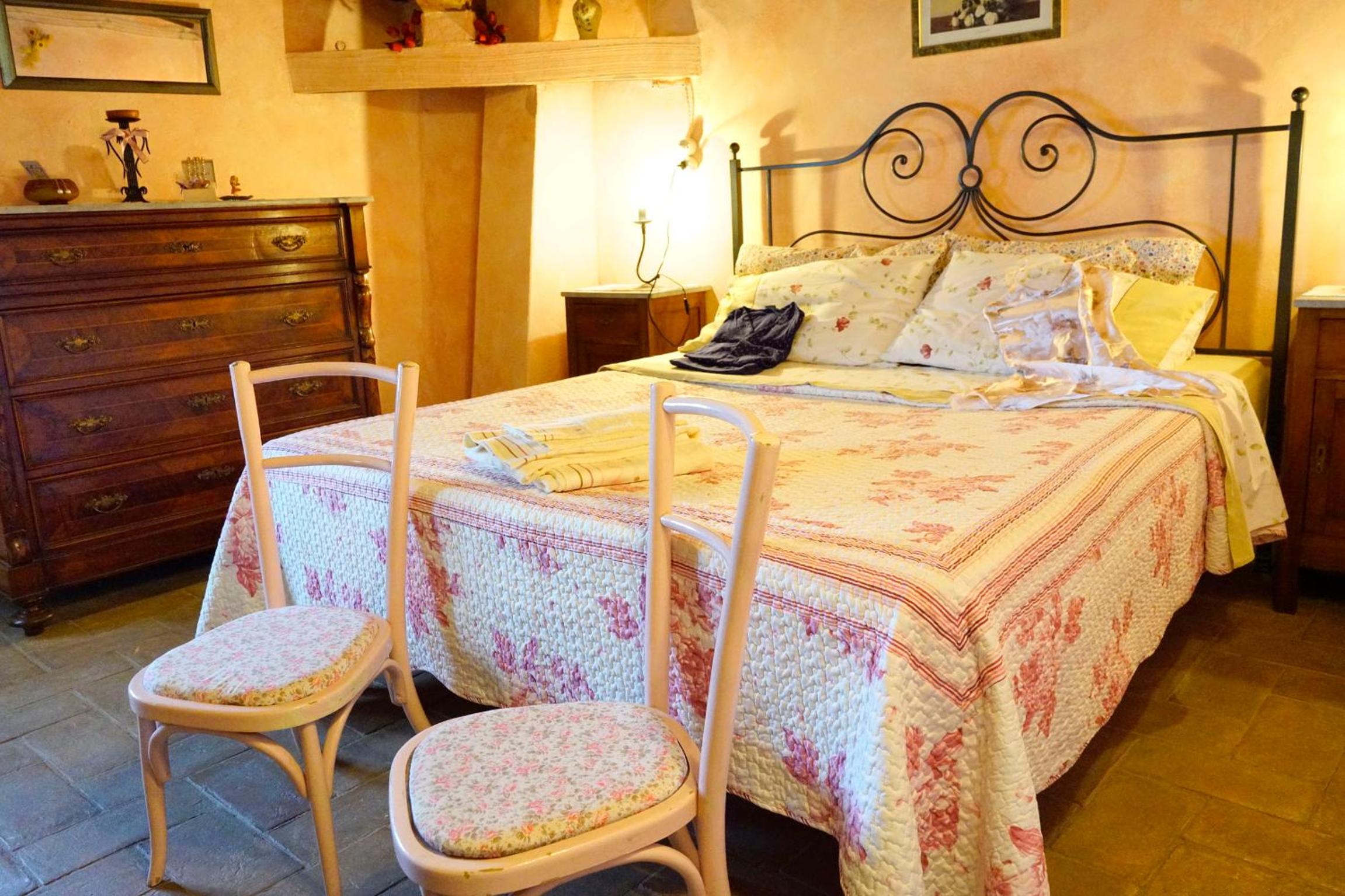 Antica Pietra holiday house with pool