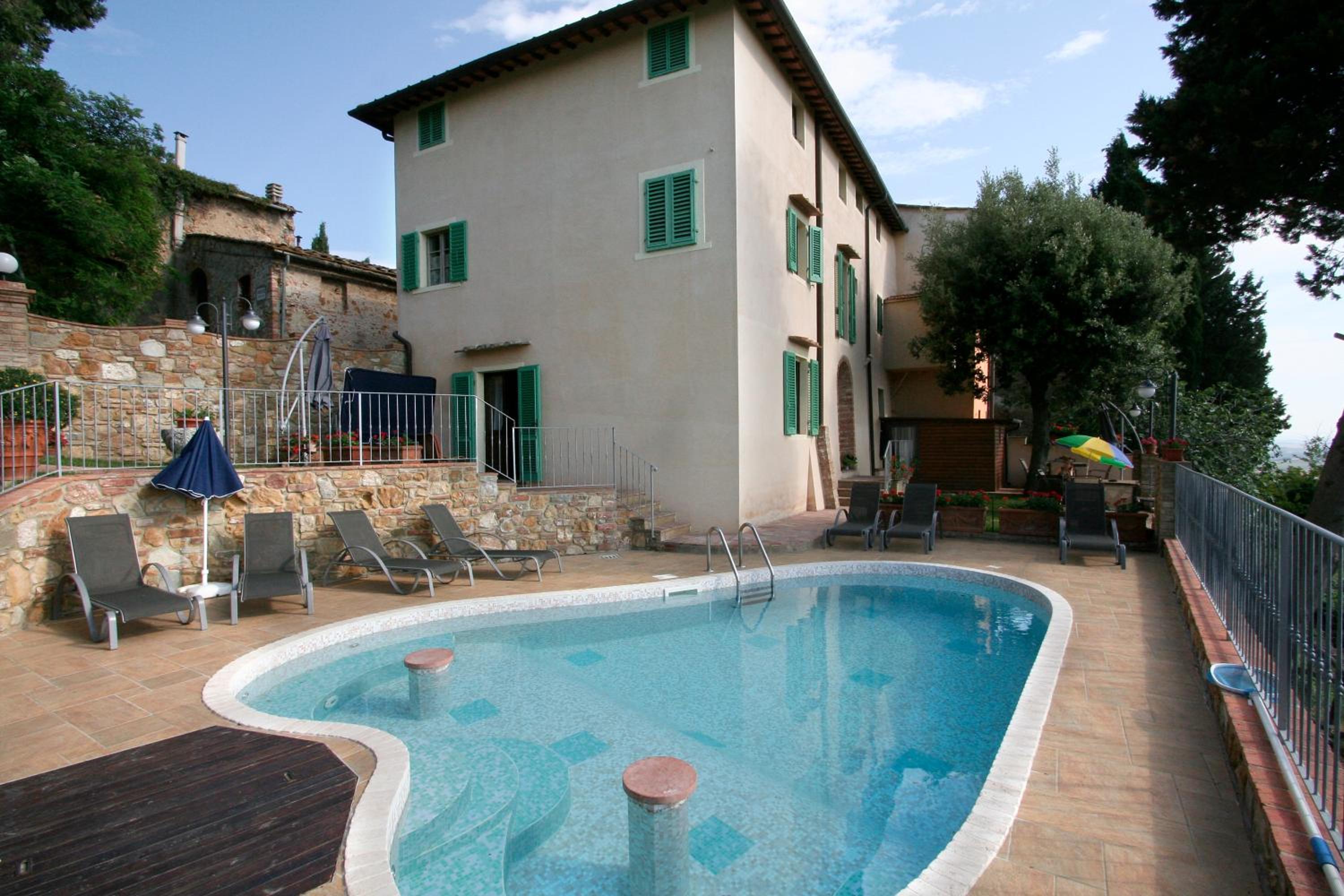 Antica Pietra holiday house with pool