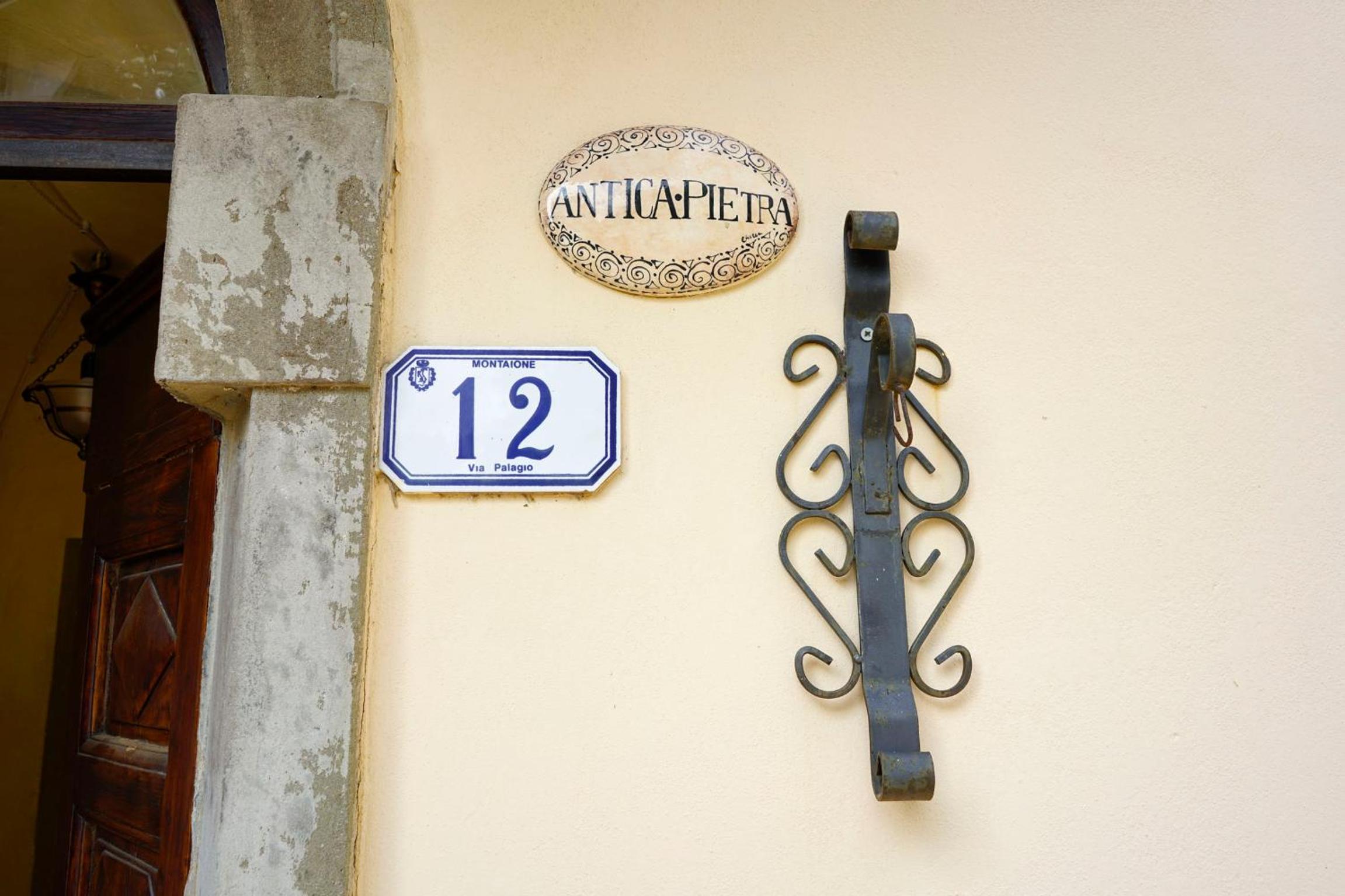 Antica Pietra holiday house with pool