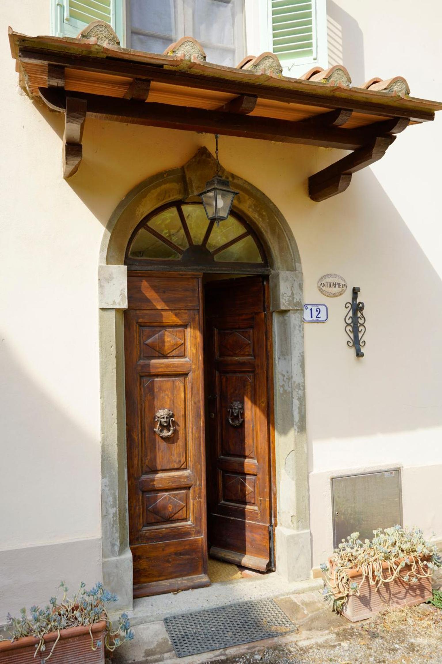 Antica Pietra holiday house with pool