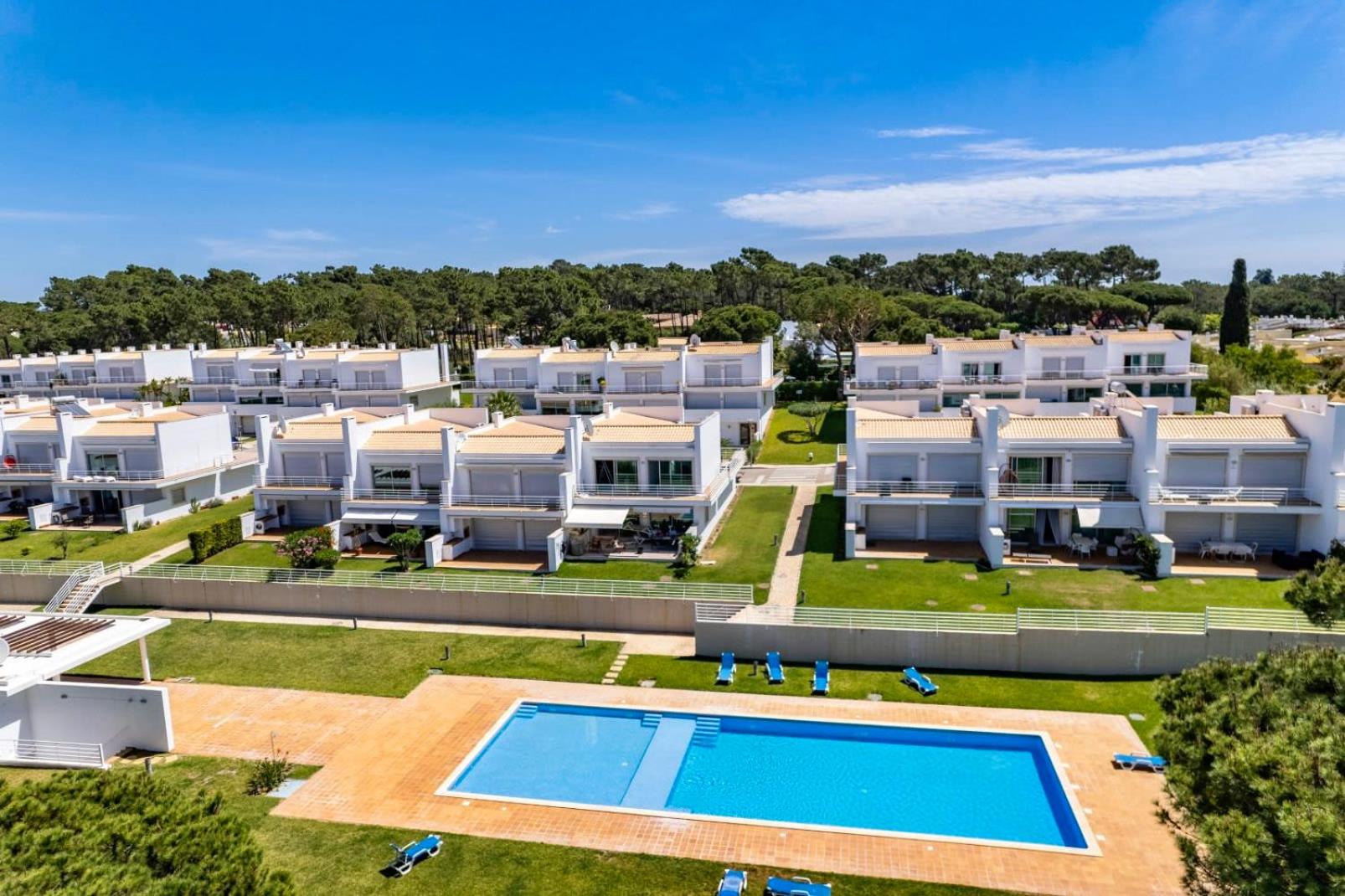 Luxury Villa in Serene Location with Pool & Private Garden view 4
