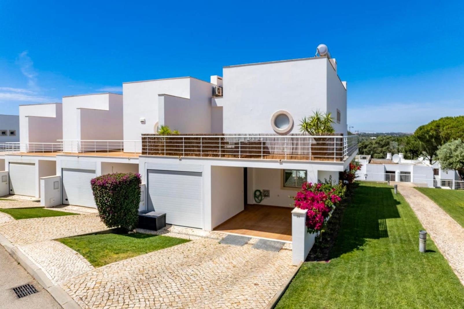 Luxury Villa in Serene Location with Pool & Private Garden view 2