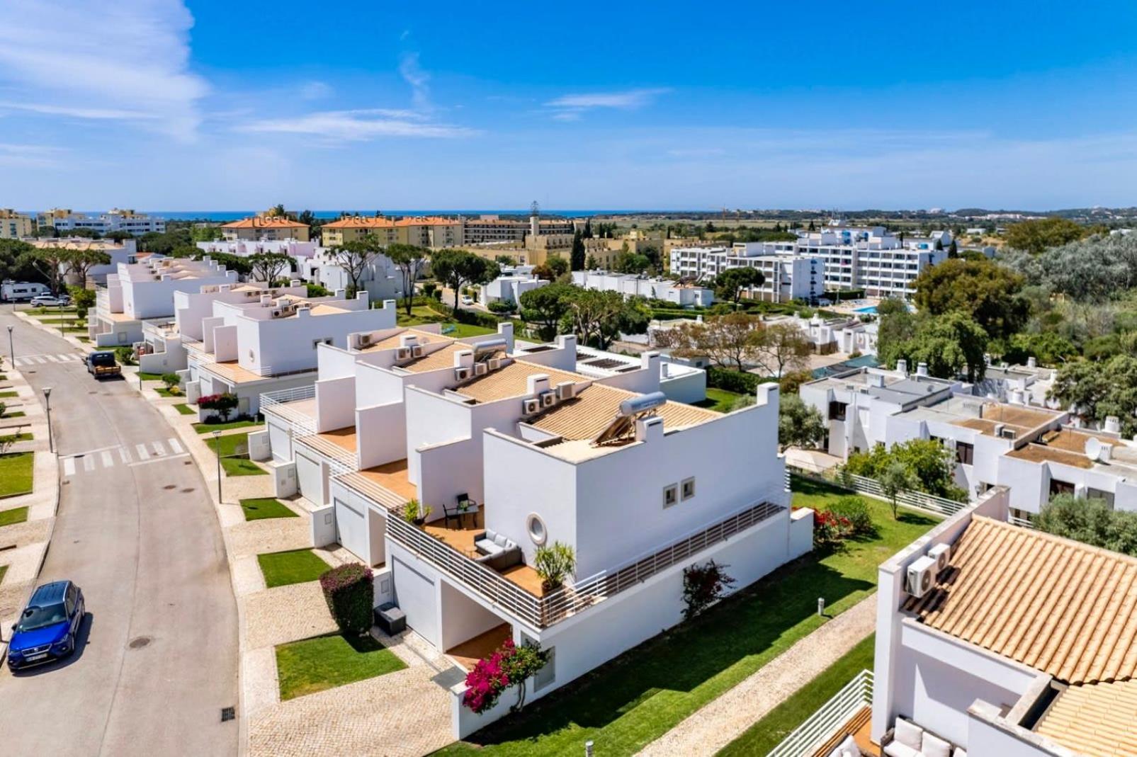 Luxury Villa in Serene Location with Pool & Private Garden view 3
