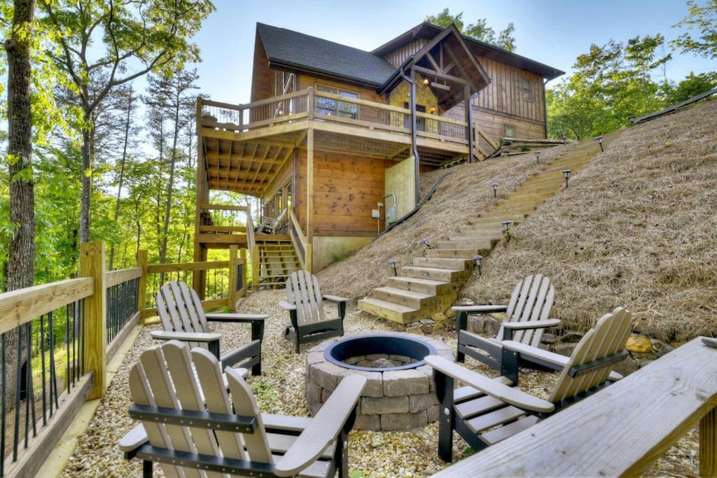Seven's Heaven w Stunning 5 Star View & Hot Tub view 3