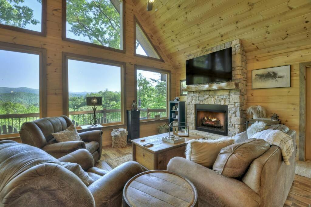 Seven's Heaven w Stunning 5 Star View & Hot Tub view 4