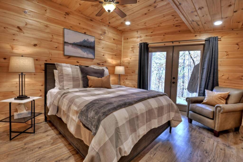 Beautiful Renovated Cabin in Blue Ridge Mountains view 2