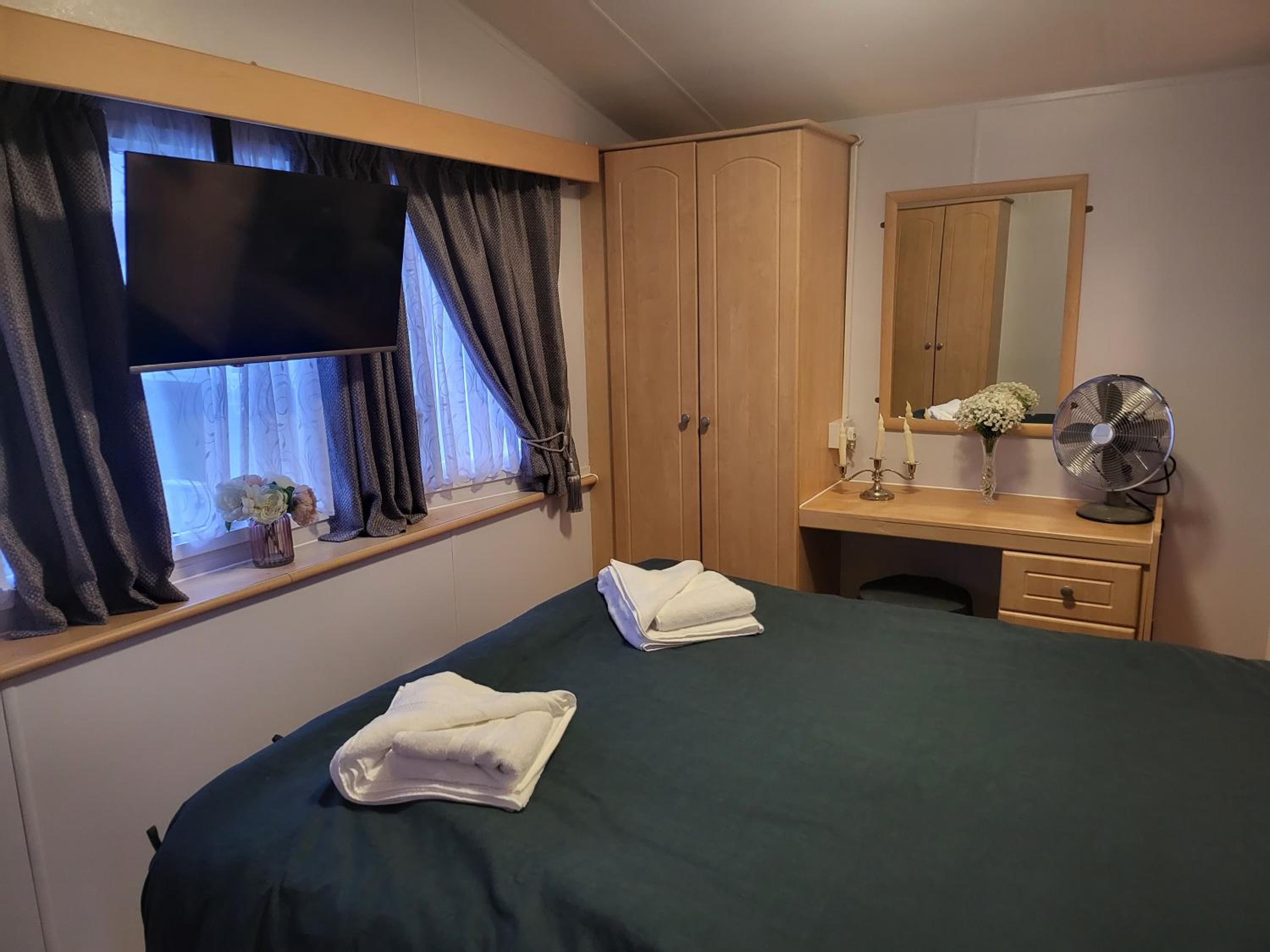 Vacation Escape - Valley Farm -Clacton-on-sea - Holiday Park view 2
