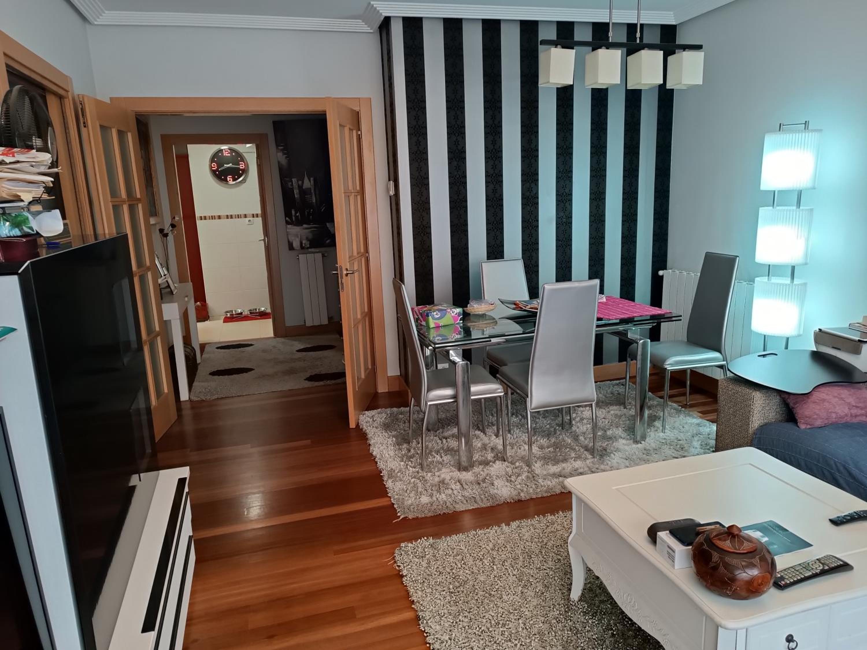 Karmelo junto al metro