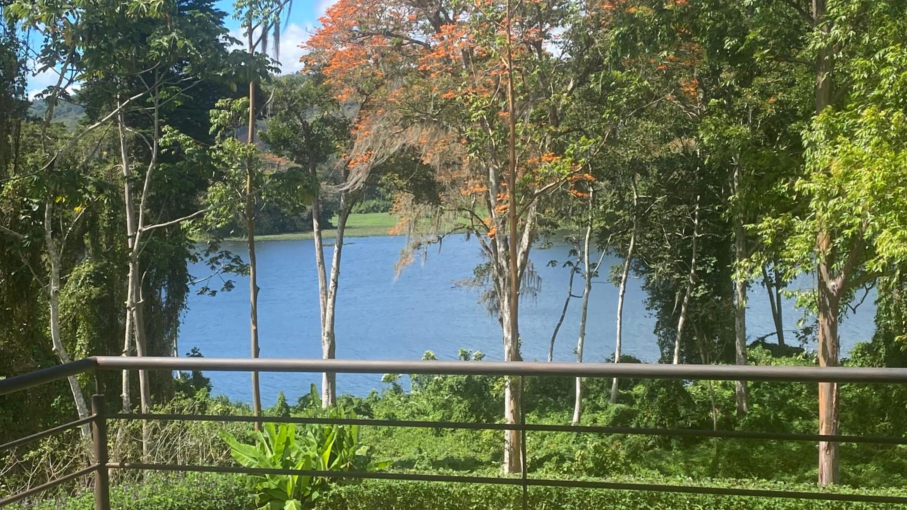 CASA DEL LAGO
